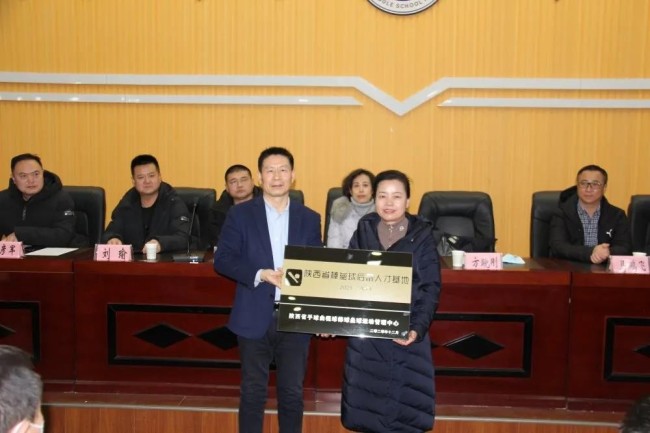 榆林市第七中学举行“陕西省棒垒球后备人才基地”授牌仪式