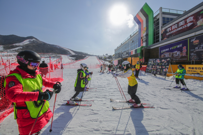 振兴提供动能2015年2月,由陕文投照金文旅公司打造的照金国际滑雪场