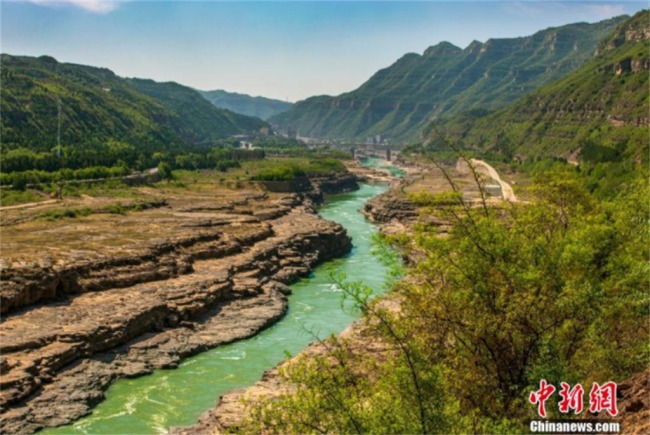 黄河壶口现“青山绿水”景观