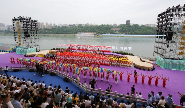 传承中创新，第二十二届中国安康汉江龙舟节开幕