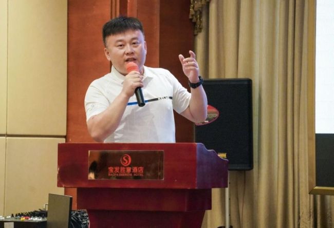 海南省体育总会秘书长徐兆介绍海南省体育总会的基本情况及项目计划