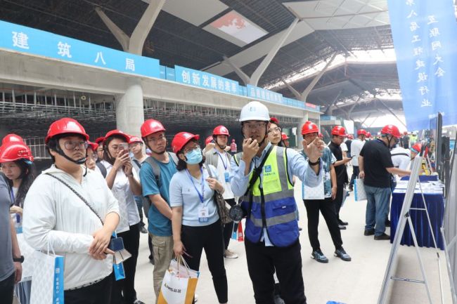 “八局智造”硬核亮相第八届工程建设行业互联网大会