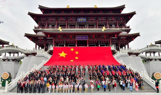西安：升国旗 欢度国庆