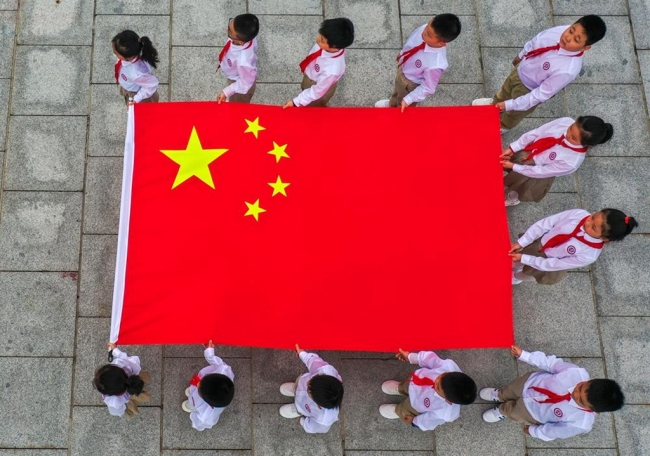 西安：升国旗 欢度国庆