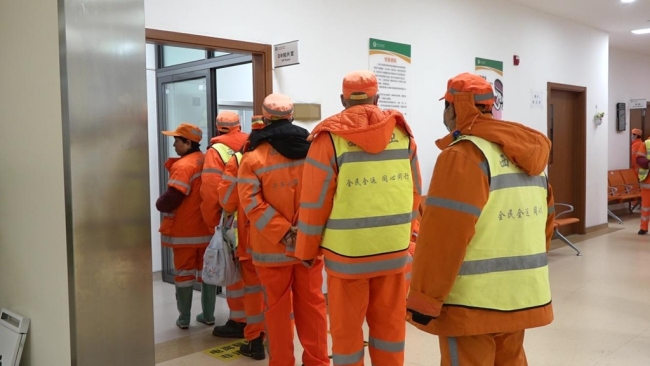 西安秦皇医院联合灞桥区环卫站开展“优惠体检送健康”公益活动