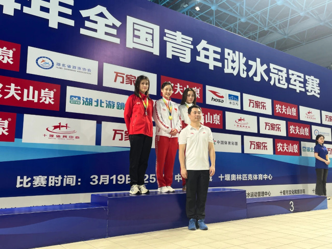 陕西跳水队在全国青年冠军赛上获得2金4银3铜