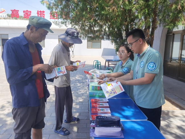 神木市迎宾路街道开展“珍爱生命 远离毒品”禁毒宣传进村入户活动