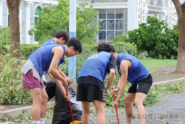 台风“摩羯”过后，海口经济学院全力以“复”