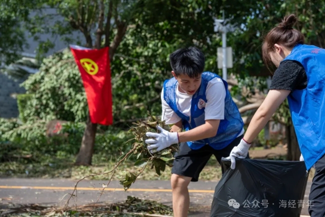 台风“摩羯”过后，海口经济学院全力以“复”