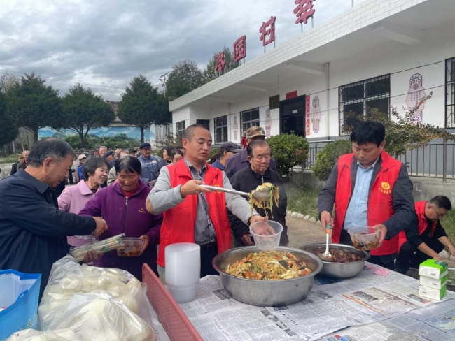 民风淳朴乡风正  敬老爱老理当先