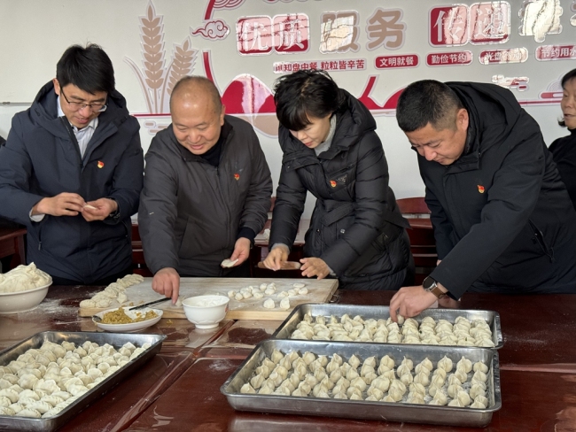 陕西靖边民生路社区：暖暖冬至日 浓浓敬老情