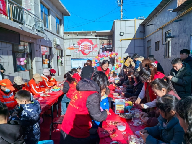 神木市兴南社区开展“浓情腊八粥 温暖社区情”腊八节主题