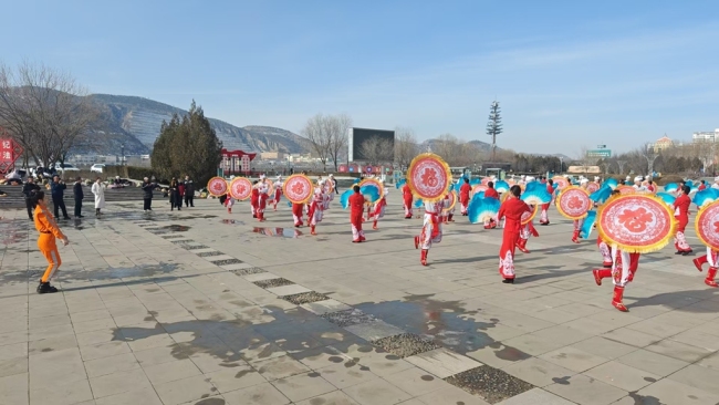 煤海劲旅舞新春，神东秧歌绽芳华