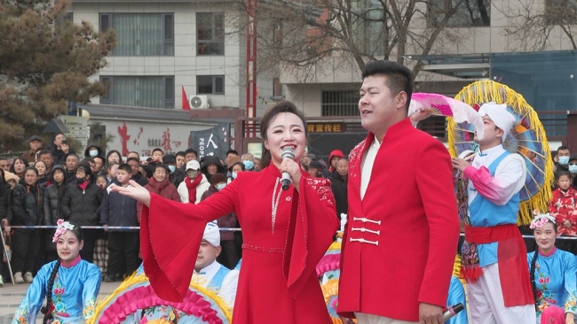 神木市：锣鼓喧天闹新春 火红秧歌拜大年