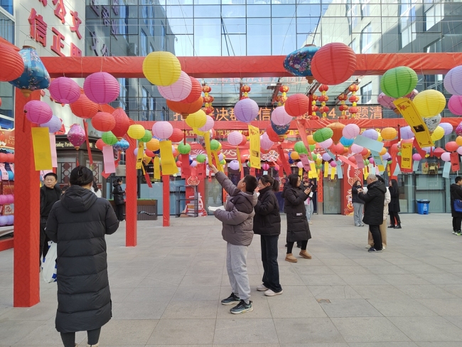 神木市图书馆举行巳巳如意·喜乐元宵灯谜会