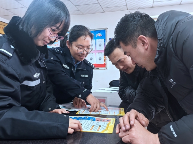 靖边女交警：绘就交通安全风景线