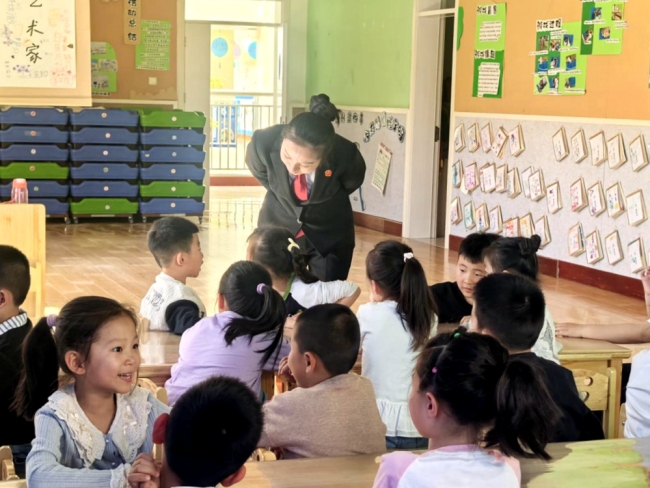 陕西清涧：法治春风进校园，萌娃开启安全新旅程