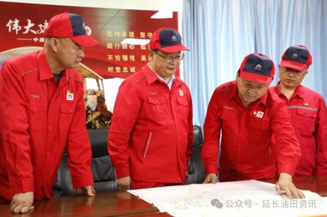 延长油田公司总经理高振东到吴起采油厂督导检查安全环保防汛工作