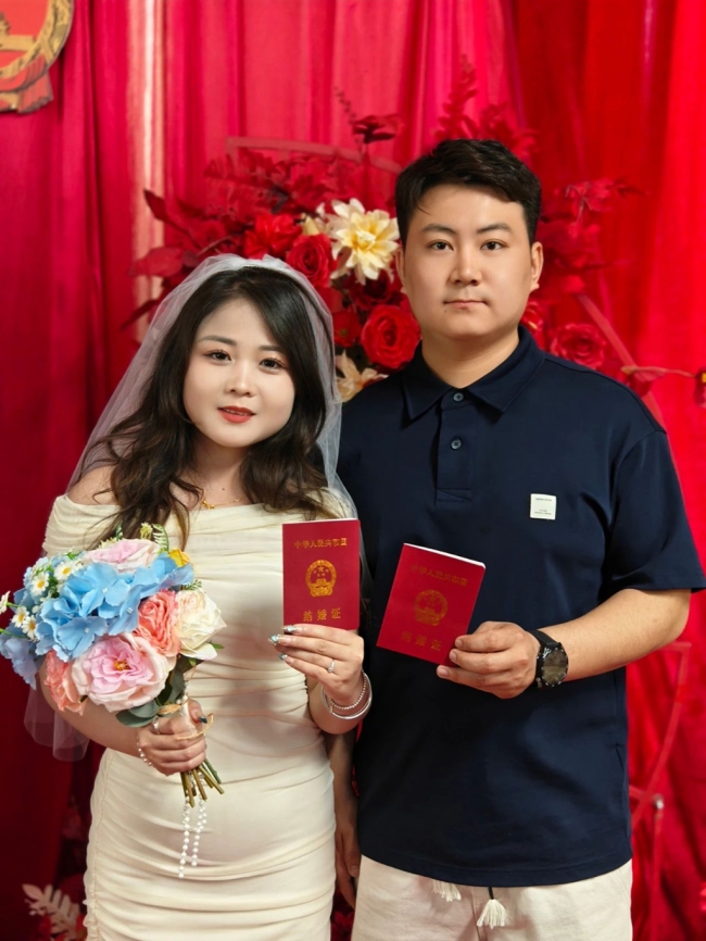 陕西神木：“520”扎堆结婚领证 新政策让爱更“甜蜜”