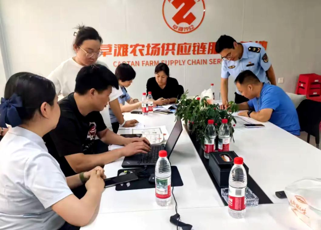西安经开区送政策进农场 “个转企”服务助力商户转型升级