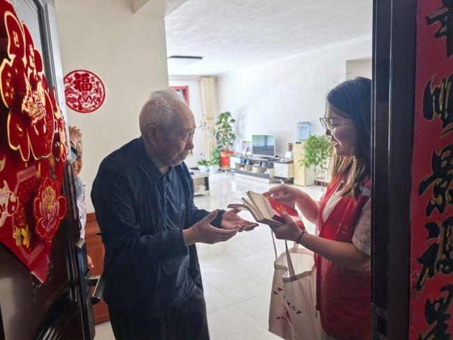 陕西神木市新光社区：送学上门暖人心 理论学习不掉队