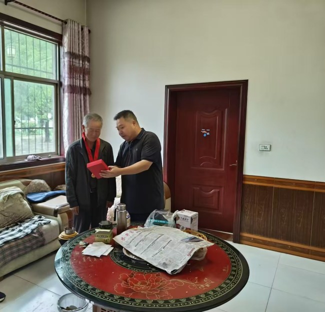 太白县鹦鸽镇：走访慰问送关怀，血浓于情感党恩