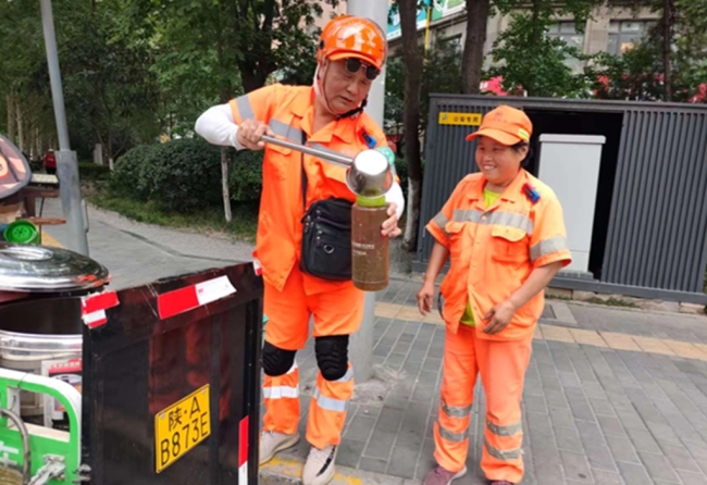 西安经发城服全力保障环卫工人高温作业安全