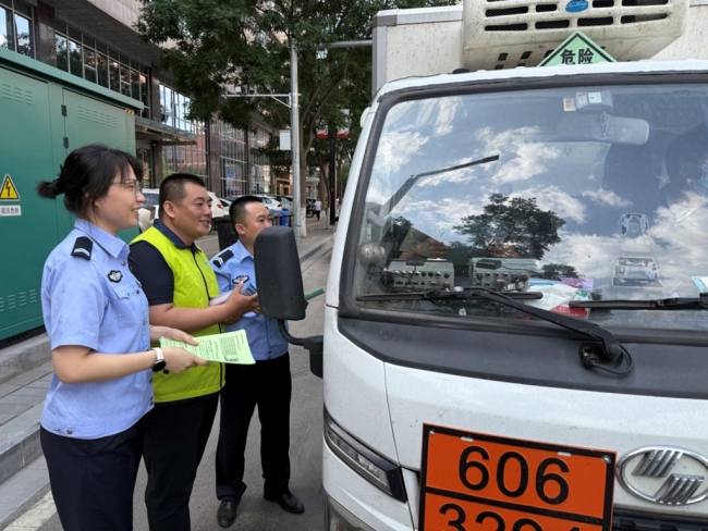 陕西府谷县公安局禁毒宣传筑牢出行安全防线