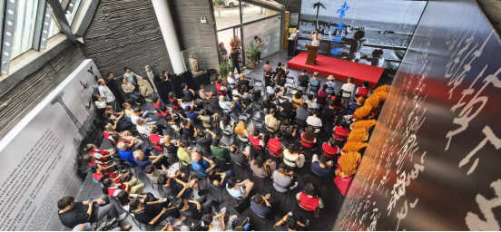 “索光照眼·王安怿摄影艺术展”在西安建筑科技大学贾平凹文学艺术馆开幕