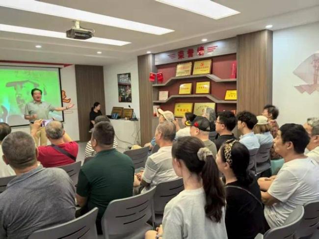西安市碑林区长安路街道各小区党支部：军民同心庆八一 邻里共叙鱼水情