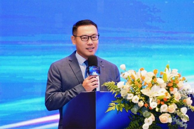 图为蔡司屈光高级产品经理李单先生致辞