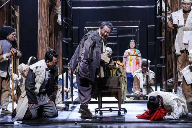 陕西人艺以“三剧”实践铸就话剧“生命史诗”——淬文学之魂、立舞台之骨 话剧《生命册》为艺术节注入陕西强音