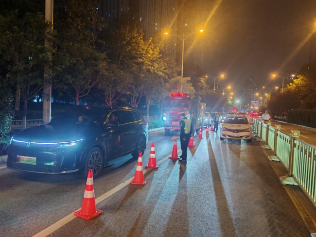 “整治+宣传”双管齐下 西安经开区织密酒醉驾防控安全网