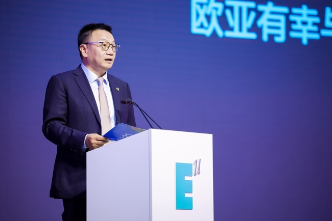 西安欧亚学院建校30周年庆祝大会现场