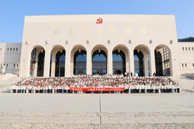 西安交通工程学院700名师生赴延安开展“到延安去”•三秦学子圣地行实践教育活动