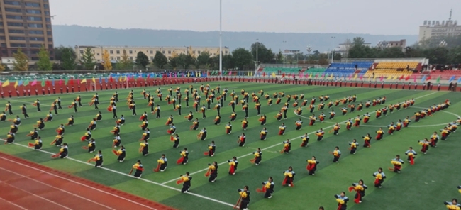 检阅体育成果，展示青春风貌，眉县中学生球类运动会开幕