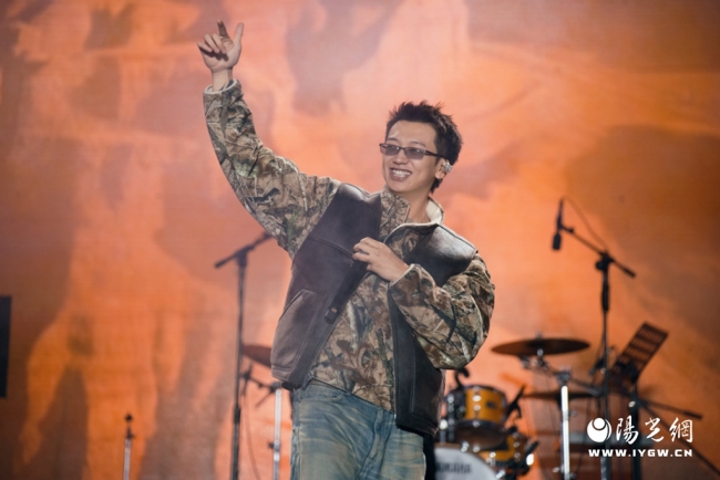 稻浪伴乐声 好物助振兴 榆阳区青云镇尤家湾兰若坊•柿子树下稻田音乐季燃动陕北深秋