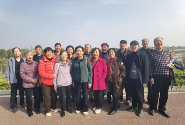 西安建工职工服务中心组织开展离退休党员主题党日活动