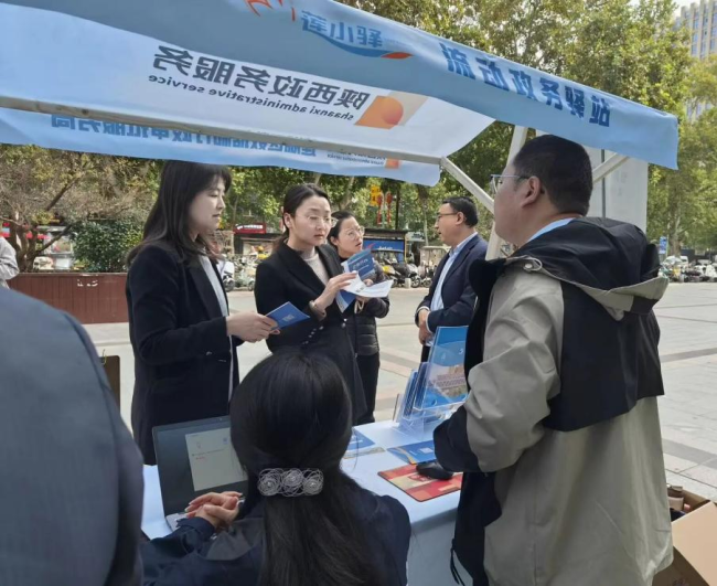 莲小驿——“流动政务驿站”走进大唐西市“营商环境活动周”服务暖民心