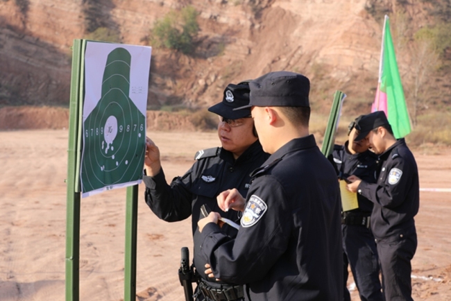 陕西府谷县公安局实弹射击训练锻造“硬核”战斗力