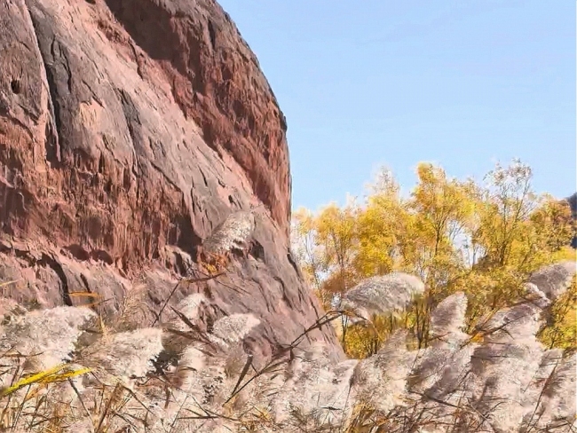 陕西靖边波浪谷:旷野秋光入画来