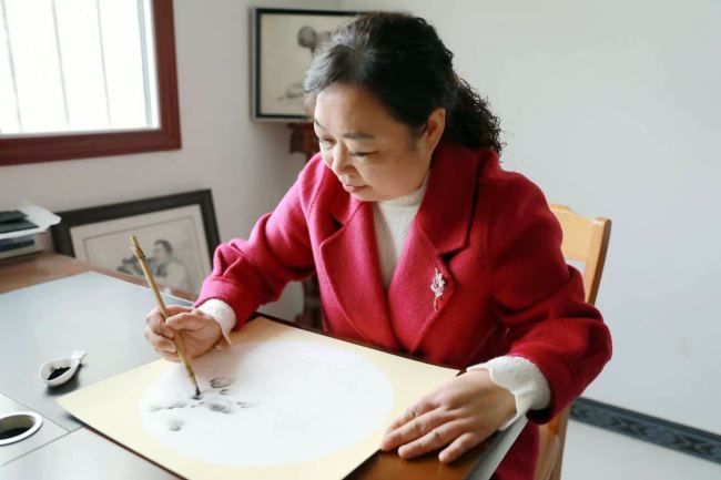 咸阳市非遗碳精画传承人王倩：为碳精画播种未来  培养小小接班人