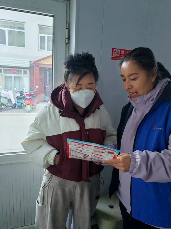 神木市西沙街道隆兴社区开展消防安全专项宣传活动