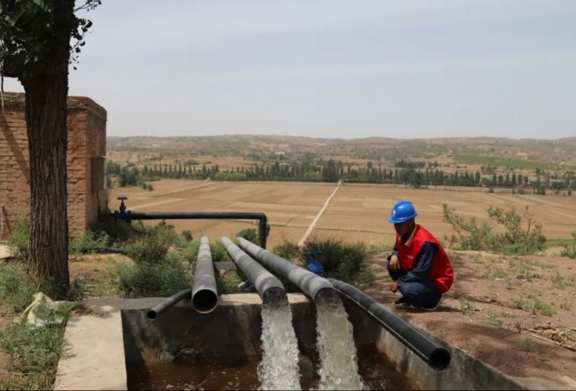 陕西府谷县:“满格电” 助力高标准农田“交答卷”