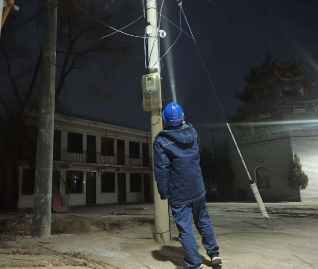 逆风而行,暗夜守护!国网榆林市高新区供电公司深夜巡视筑牢保电防线