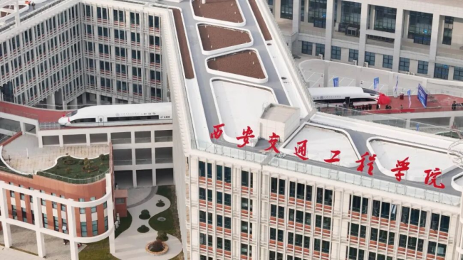 西安交通工程学院车辆结构实训室模型车“和谐号”“复兴号”落成启用