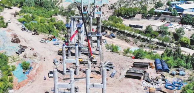 府州机场连接线项目施工现场。