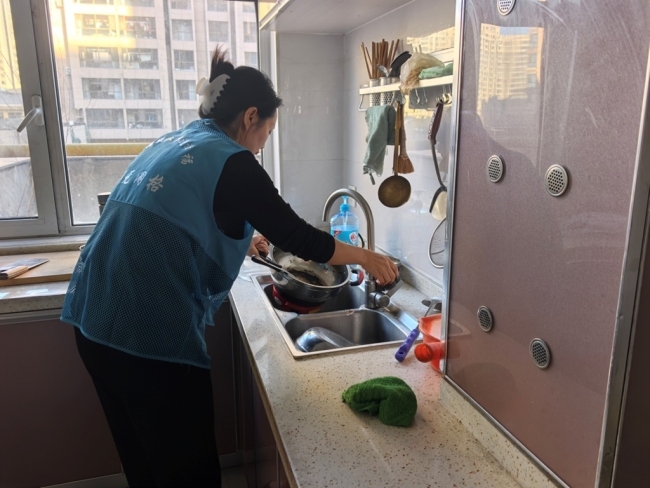 陕西神木市新元社区：网格服务“零距离” 为独居老人炒出“幸福味”