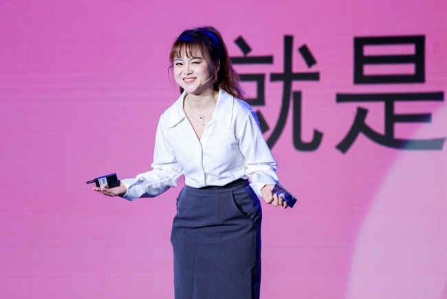 文化传媒学院网络与新媒体专业2023级学生吴潘宁发言