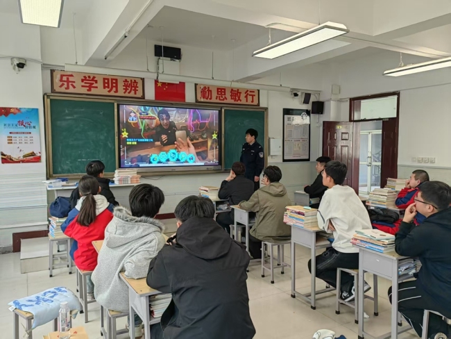 陕西府谷公安政通路派出所深化“金盾护苗”行动织密校园安全防护网